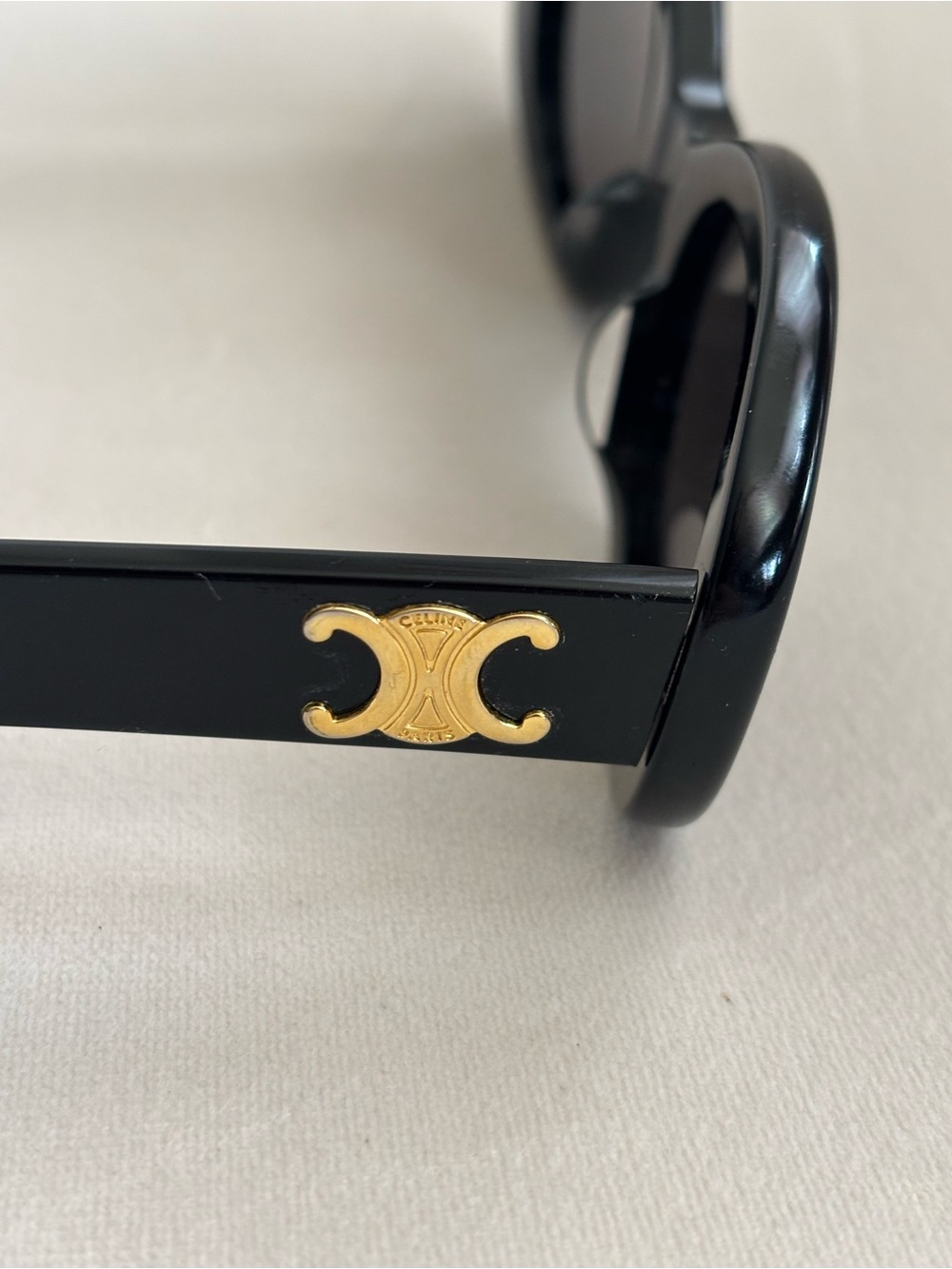 Celine Black Oval Sunglasses with Black Branded Case - Picture 6 of 16